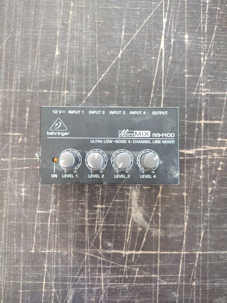 Behringer MX400, 4-Channel Line Mixer