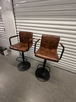 Wooden Bar + 2 Bar Stools