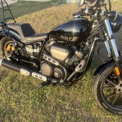 2021 Yamaha bolt