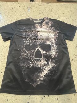 Black skull graphic tee