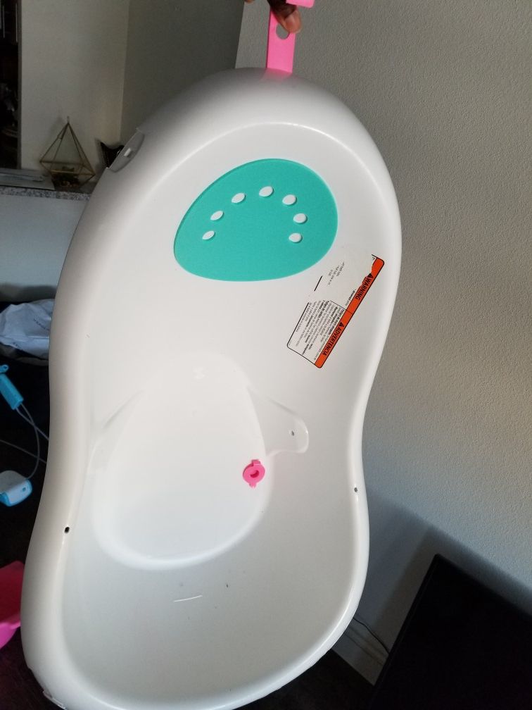 Baby bathtub