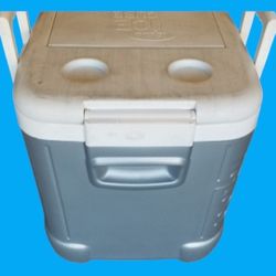 IGLOO Winder Farms Cooler $20 with Cup Holders & Ice Storage Up Top