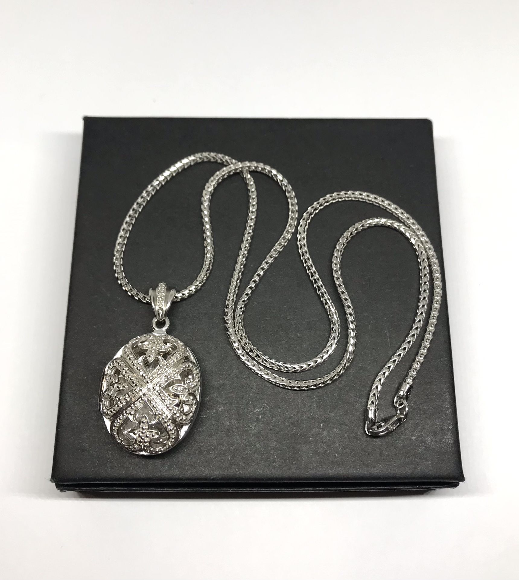 925 Sterling silver Filigree Locket Pendant Necklace Size Silver 20”