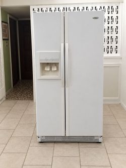 🆓 FREE Whirlpool Refrigerator — PICKUP TODAY