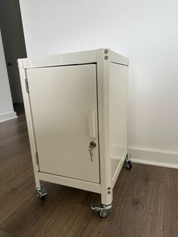 Dorm Metal Rolling Locker Storage Cabinet with Lock Chalk White - Room Essentials