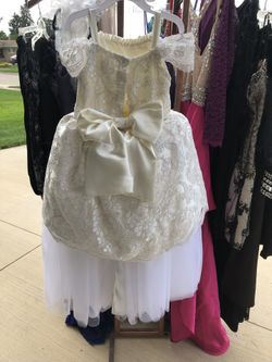 Flower girl dress size 4-6 off white color