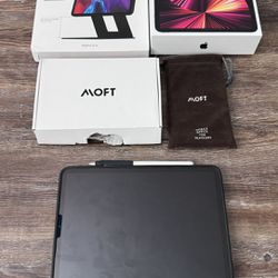 Apple iPad Pro (3rd Gen) With Accessories