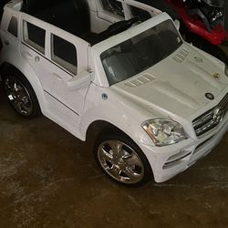 Rollplay 6V Mercedes-Benz GL450 SUV Powered Ride-On - White