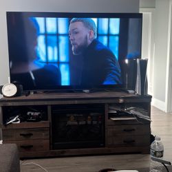 70in QLED w/ TV Stand 