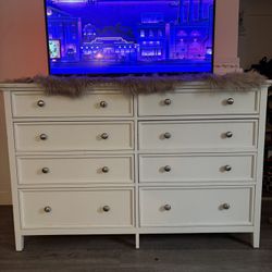 Bedroom 4 Piece Set for $350 OBO!!!