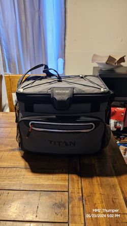 Arctic Zone Titan Deep Freeze Cooler