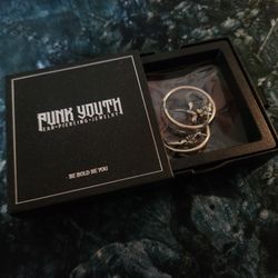 PUNKYOUTH Xenomorph Earrings