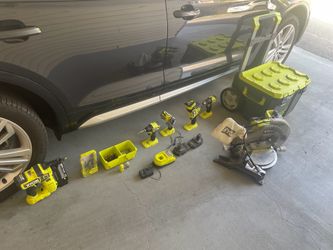 caja con herramientas  Ryobi