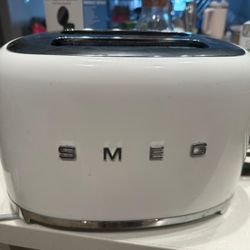 SMEG 2-Slice Toaster – Excellent Condition