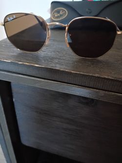 Hexagonal polarized ray bans gold frame
