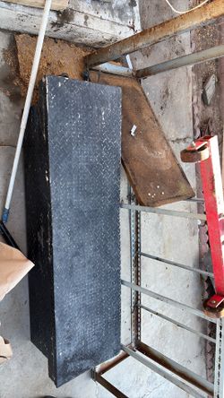 Truck tool box