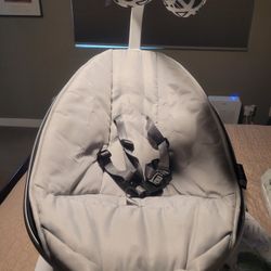 4moms MamaRoo &Babocush Colic Pillow 