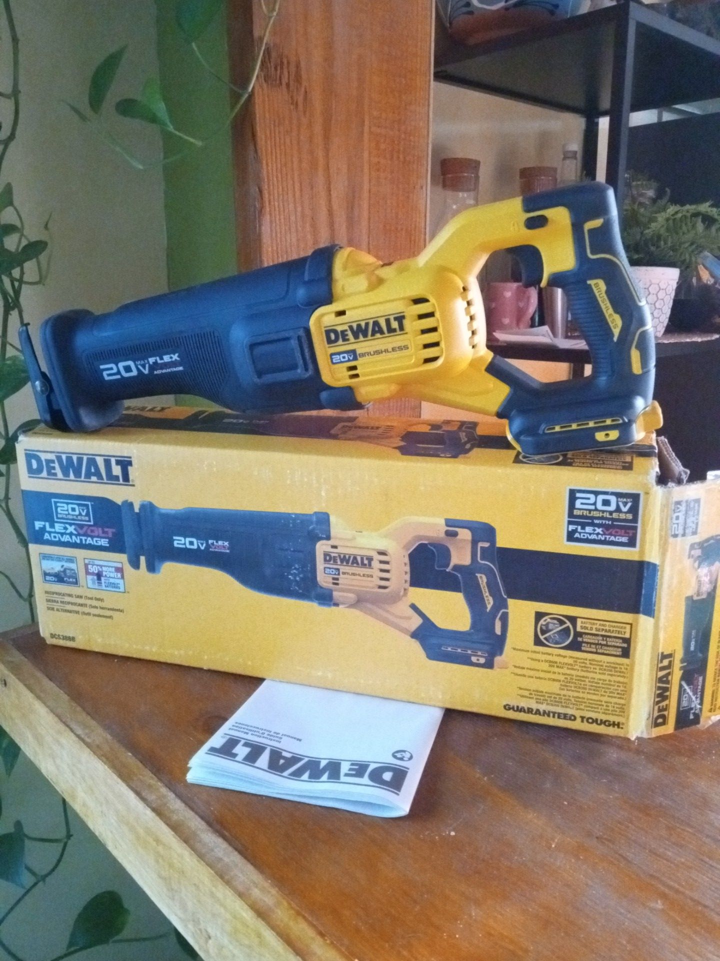 DeWalt 20v flex volt. Sawzal. Brushless motor.