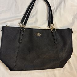 Coach Black Saffiano Leather Tote – Classic & Spacious