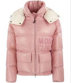 Womens moncler coat ( size small-Large)