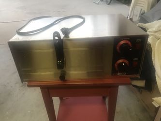 Electric Countertop Pizza Oven- Almost New