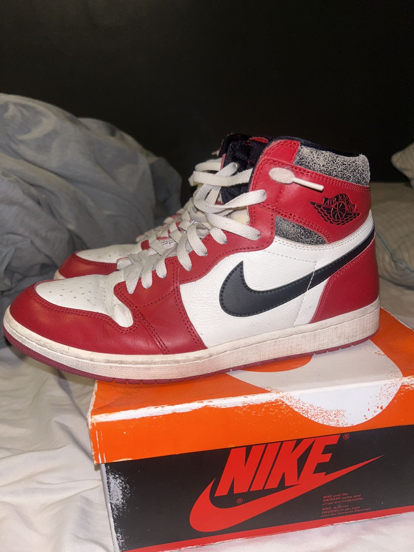 Air Jordan 1 Retro High OG “Chicago Lost & Found) Size 12