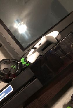 Xbox one with controller and turtle Beach headset