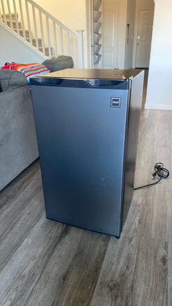 RCA 3.2 Cu. Ft Mini Fridge (RFR335-6COM)
