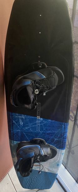 CONNELLY PURE 134 WAKEBOARD WITH BOOTS