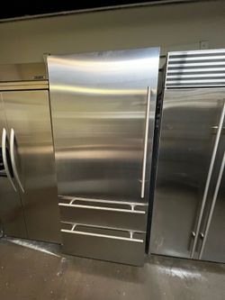 VIKING 36”WIDE BUILT IN BOTTOM FREEZER 7 SERIES