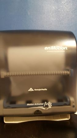 Automated touched dispenser