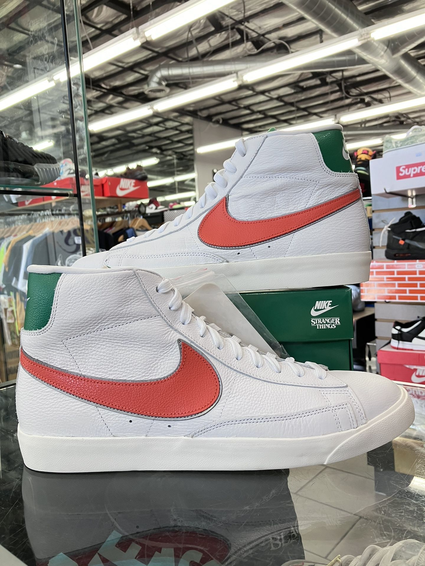 Nike Blazer Mid Stranger Things Hawkins High School