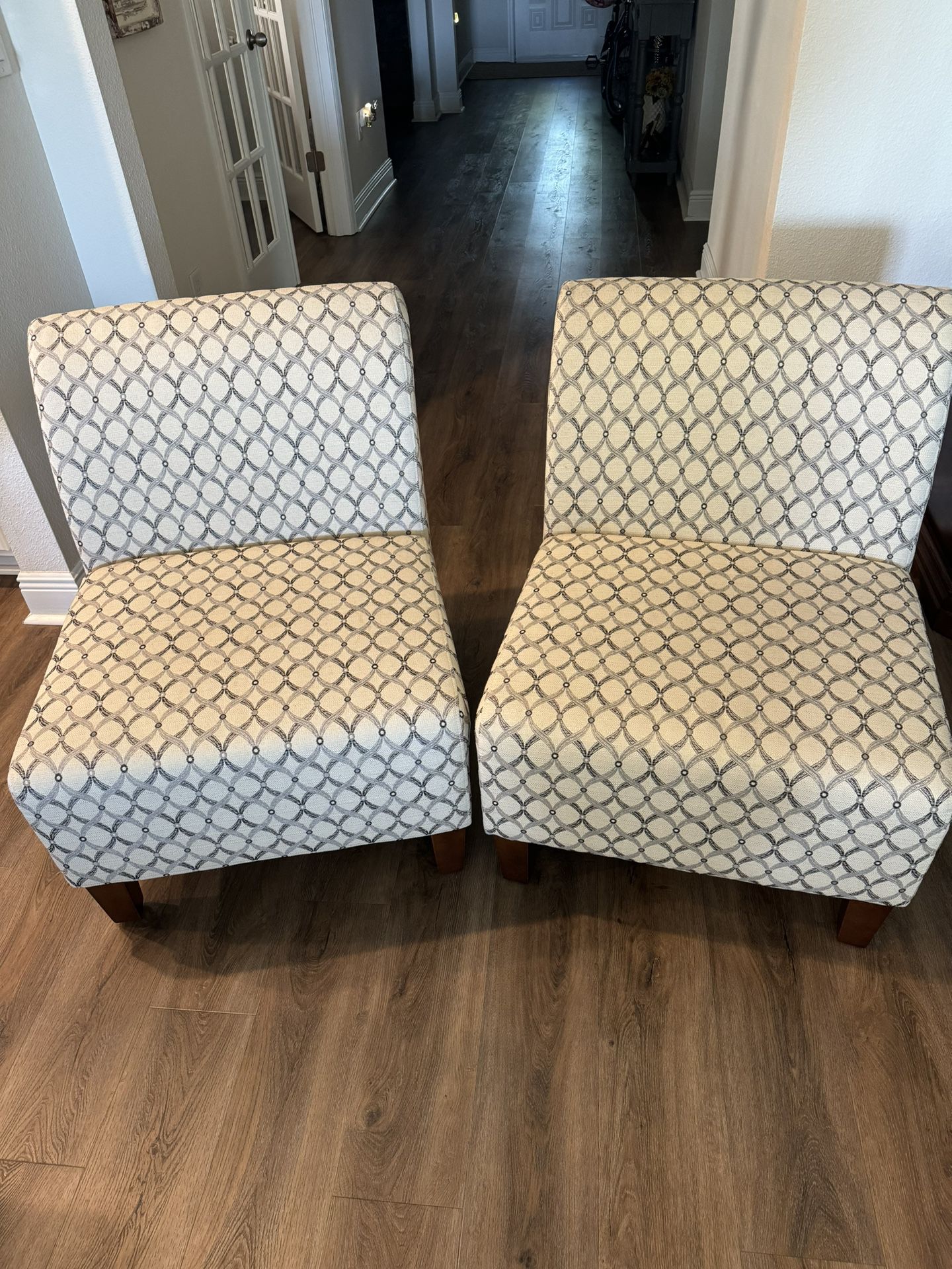 Accent Chairs with Side Table