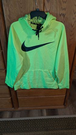 Large Nike Dri-Fit Hoodie