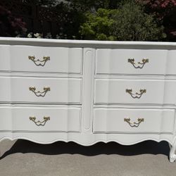 REFINISHED Dixie white dove 🕊️French Provincial dresser+dovetail drawers $399 CAN DELIVER!