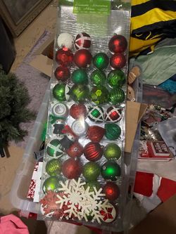 52 piece Christmas ornaments