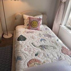 Pottery Barn Kid Bed 