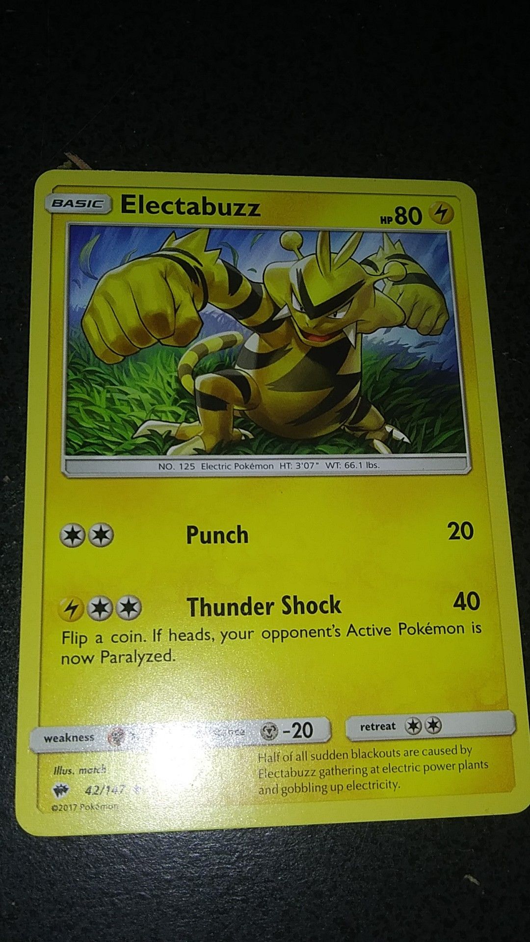 Is a Electabuzz Pokemon card.