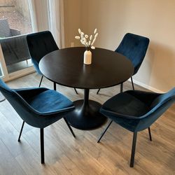 Black Tulip Table(D40") and 4 Blue Velvet Swivel Chairs