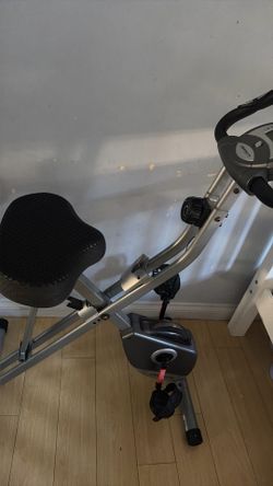 Bicycling machine