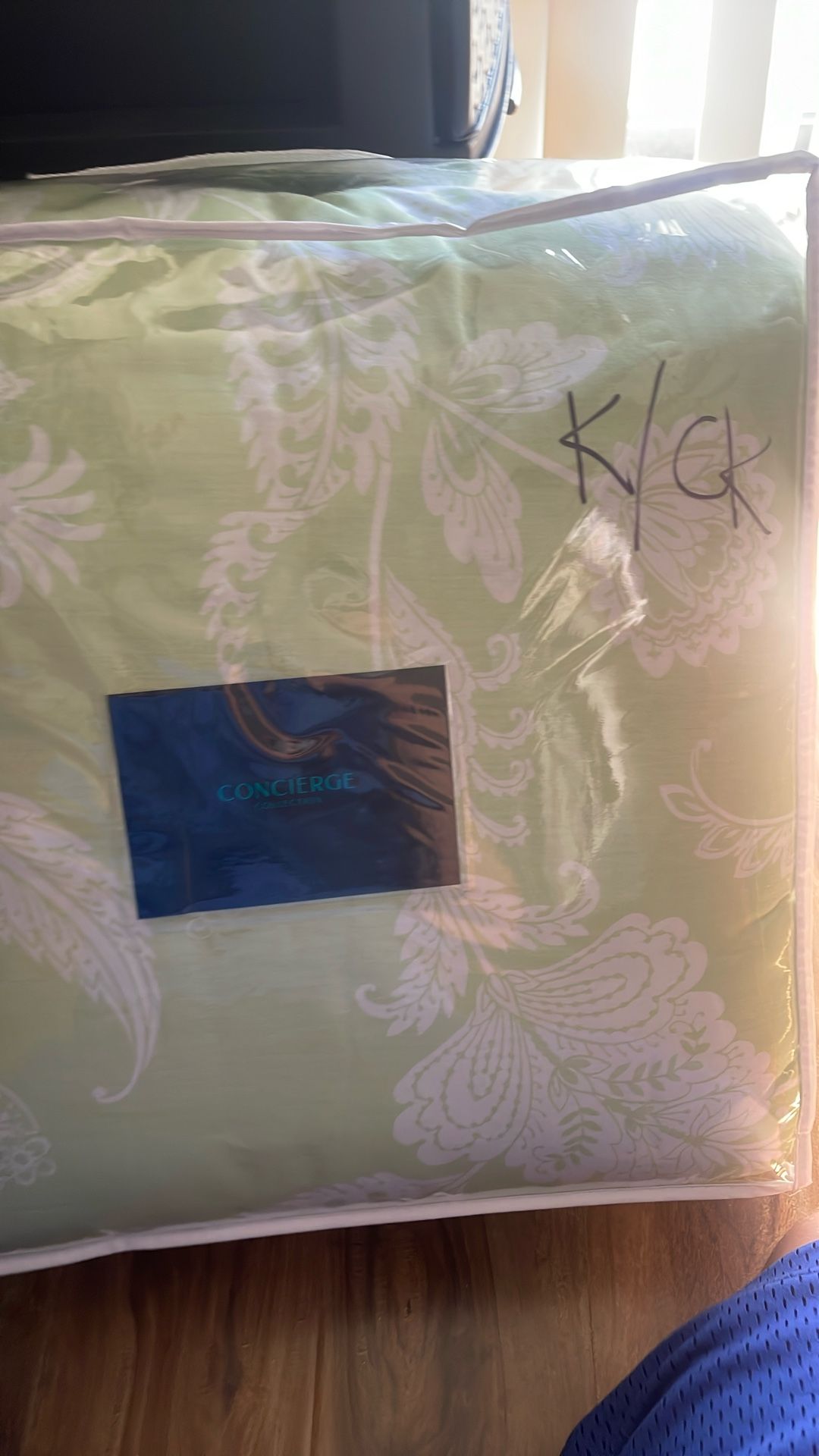 Concierge collection, King/California King comforter set