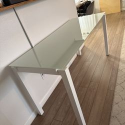 Table/desk 