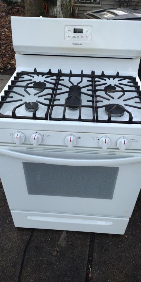 All White 5 Burner Frigidaire Gas Stove