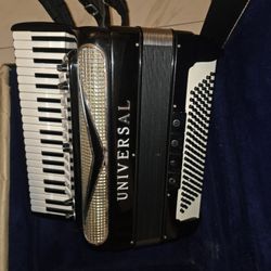 Universal Accordion 