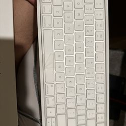 Apple Keyboard
