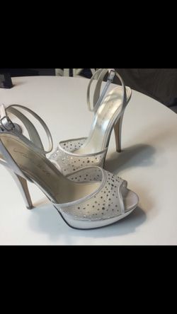 Woman’s dress shoes size 9