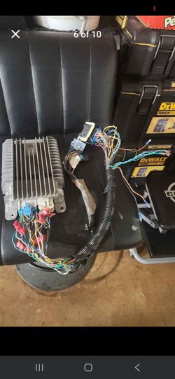 Factory Bose amp w/wiring harness (center console)