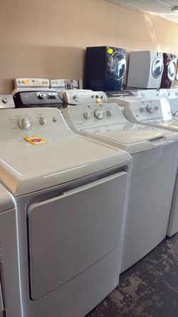 Nice like new Hotpoint washer and gas dryer set