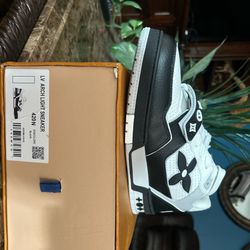 Louis Vuitton, Black With White, Size 9