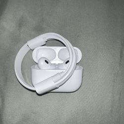 Brand New Earbuds With Charger 